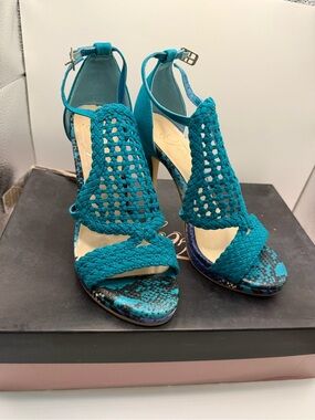 Fergie Catalina Teal Snake Peep Toe Wicker Weave Heels Size 5 Summer Stiletto